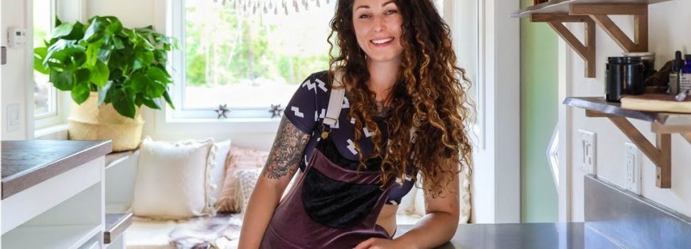 womans-spectacular-tiny-house-in-e1606513960105 womans-spectacular-tiny-house-in-e1606513960105